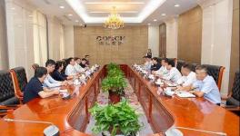 海螺水泥董事長高登榜會(huì)見防水行業(yè)龍頭企業(yè)高管