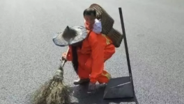 淚奔！底層水泥人曝光！領(lǐng)著800年不變的工資！