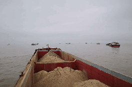 千艘萬噸船瘋狂入海，上千萬噸海砂流入內陸！