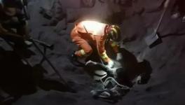 緊急！兩人陷入攪拌站沙堆，隨時(shí)有生命危險(xiǎn)！